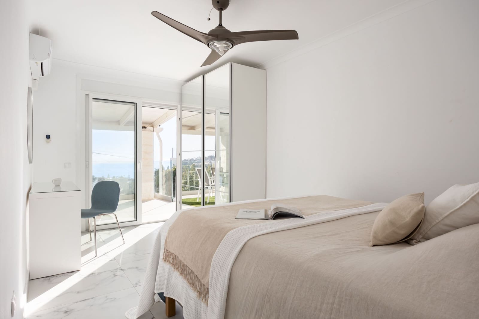 5 soveværelse Byhus til salg i Mijas Costa med swimmingpool - € 1.425.000 (Ref: 9453533)