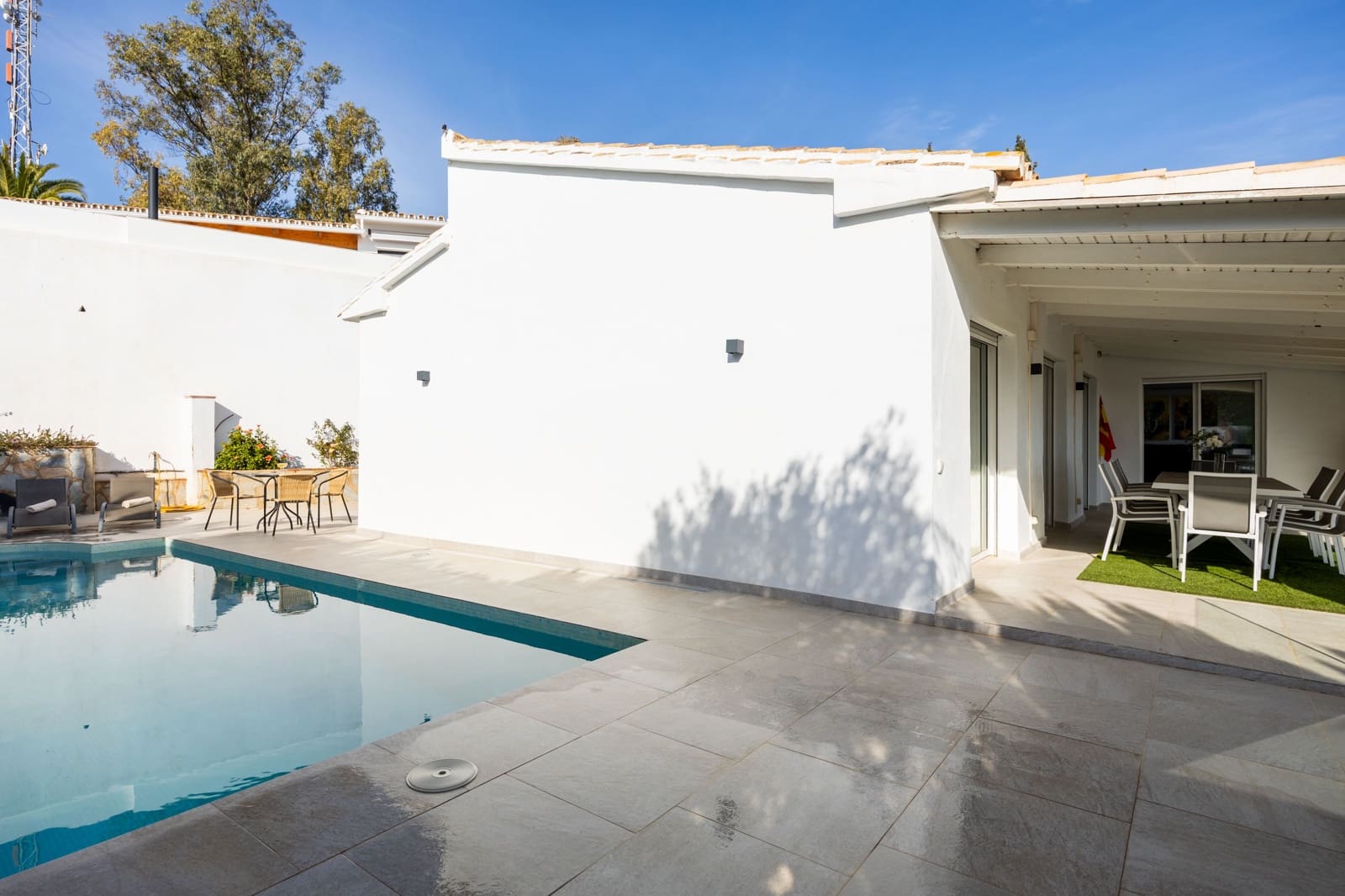 5 soveværelse Byhus til salg i Mijas Costa med swimmingpool - € 1.425.000 (Ref: 9453533)