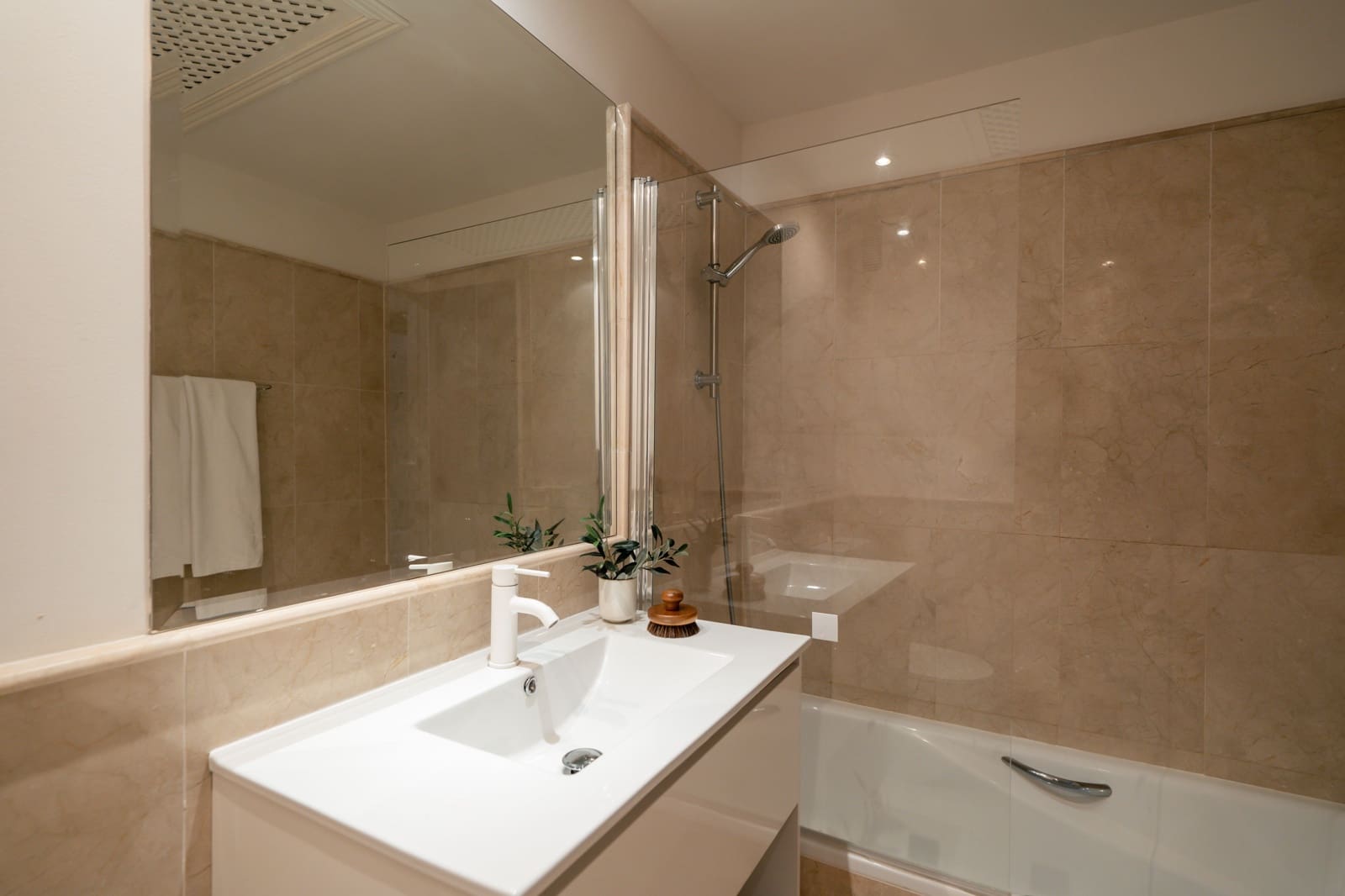 3 bedroom Apartment for sale in Estepona with pool - € 525,000 (Ref: 9454733)