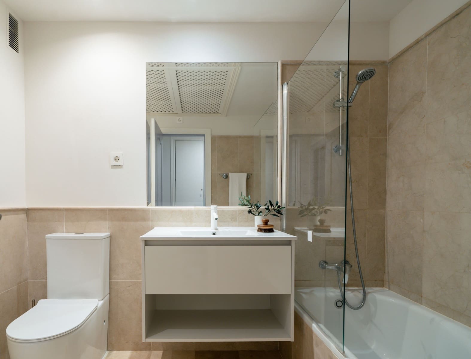 3 bedroom Apartment for sale in Estepona with pool - € 525,000 (Ref: 9454733)