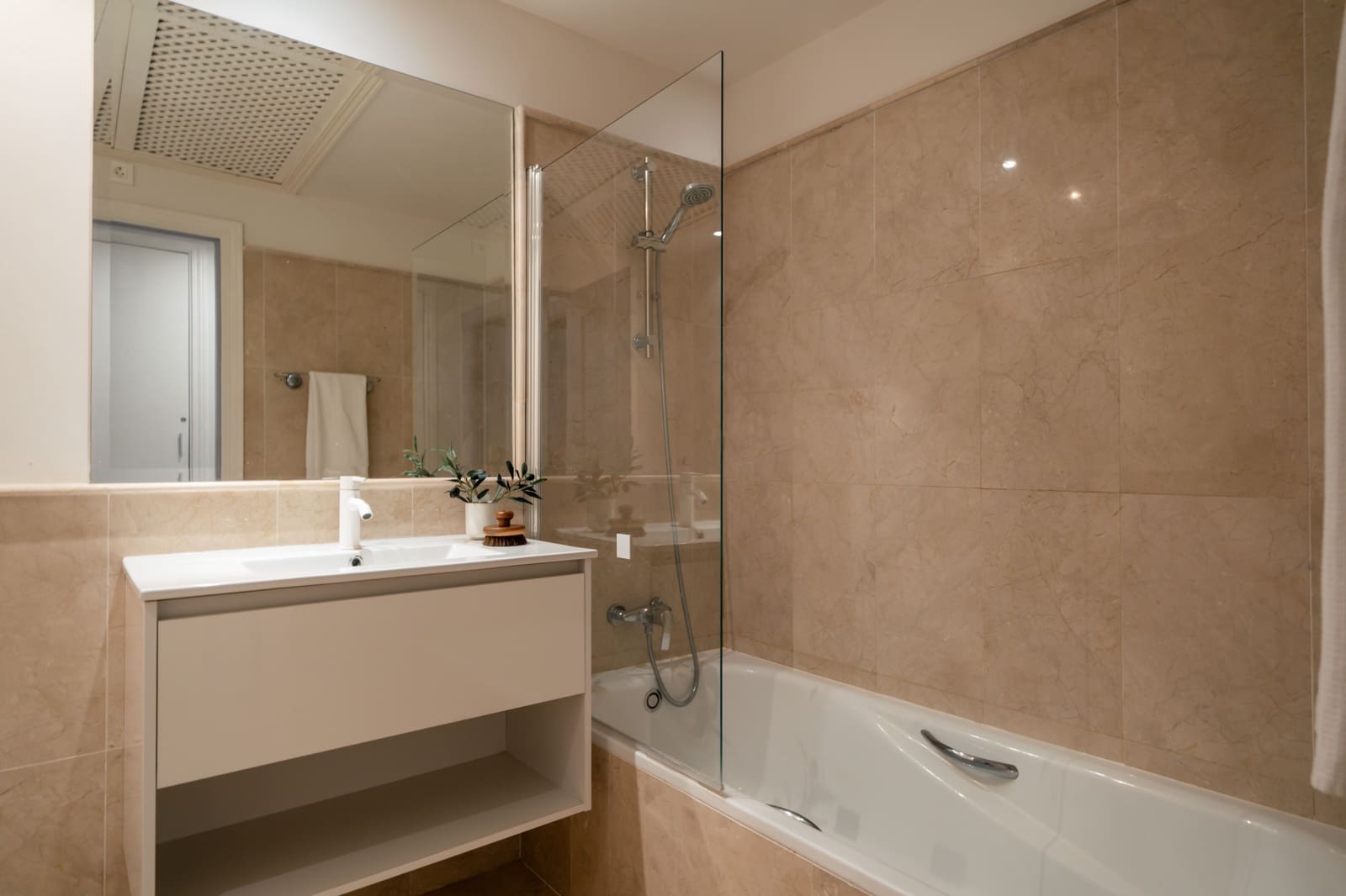 3 bedroom Apartment for sale in Estepona with pool - € 525,000 (Ref: 9454733)