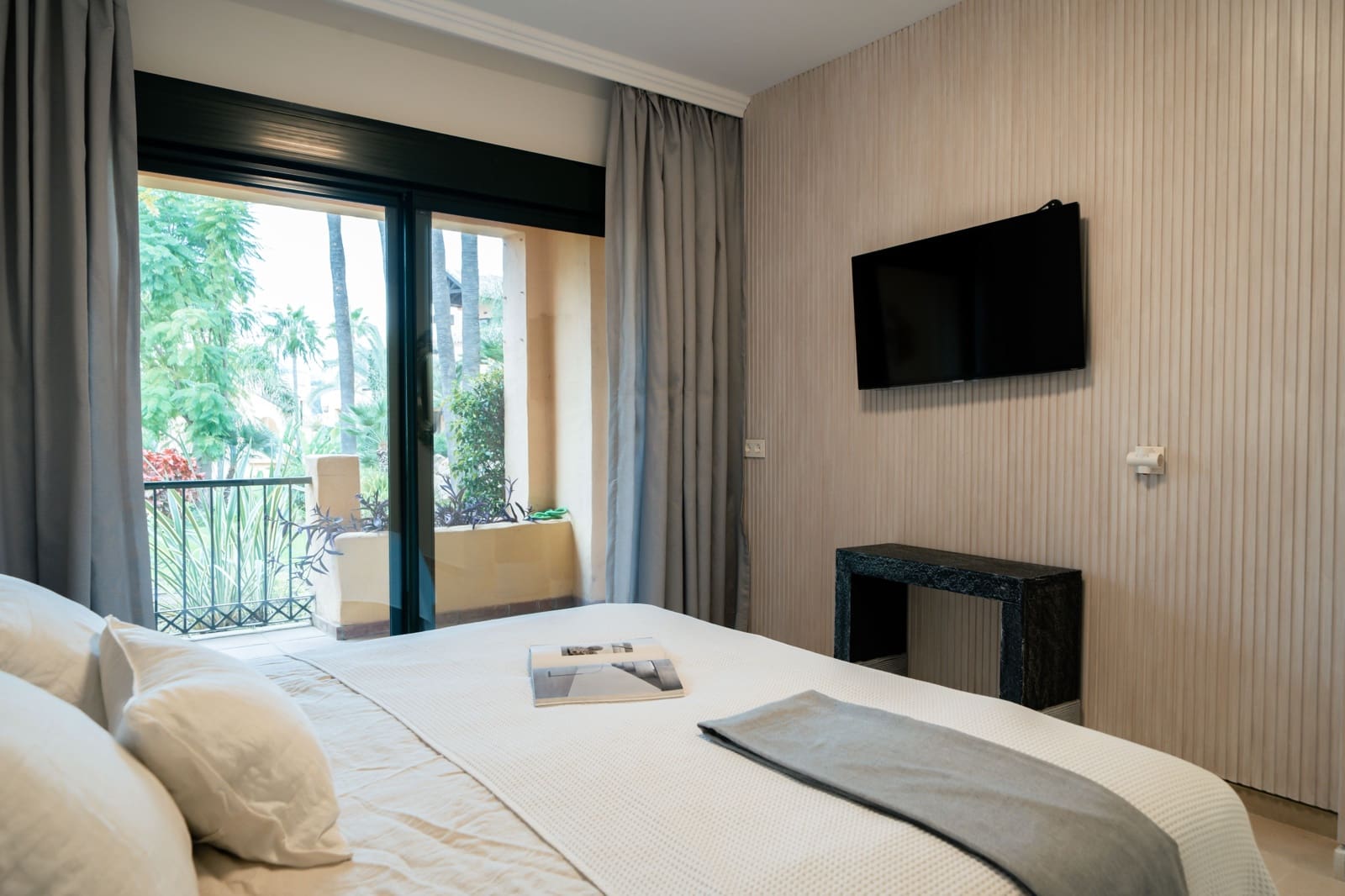 3 bedroom Apartment for sale in Estepona with pool - € 525,000 (Ref: 9454733)