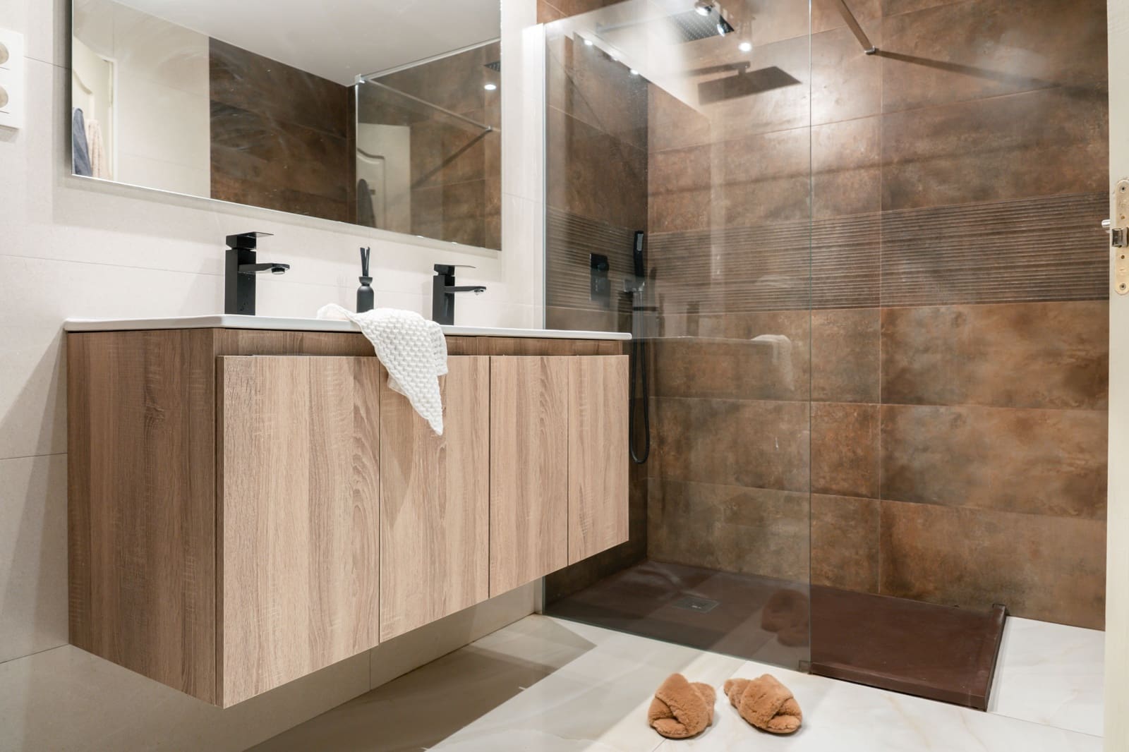 3 bedroom Apartment for sale in Estepona with pool - € 525,000 (Ref: 9454733)