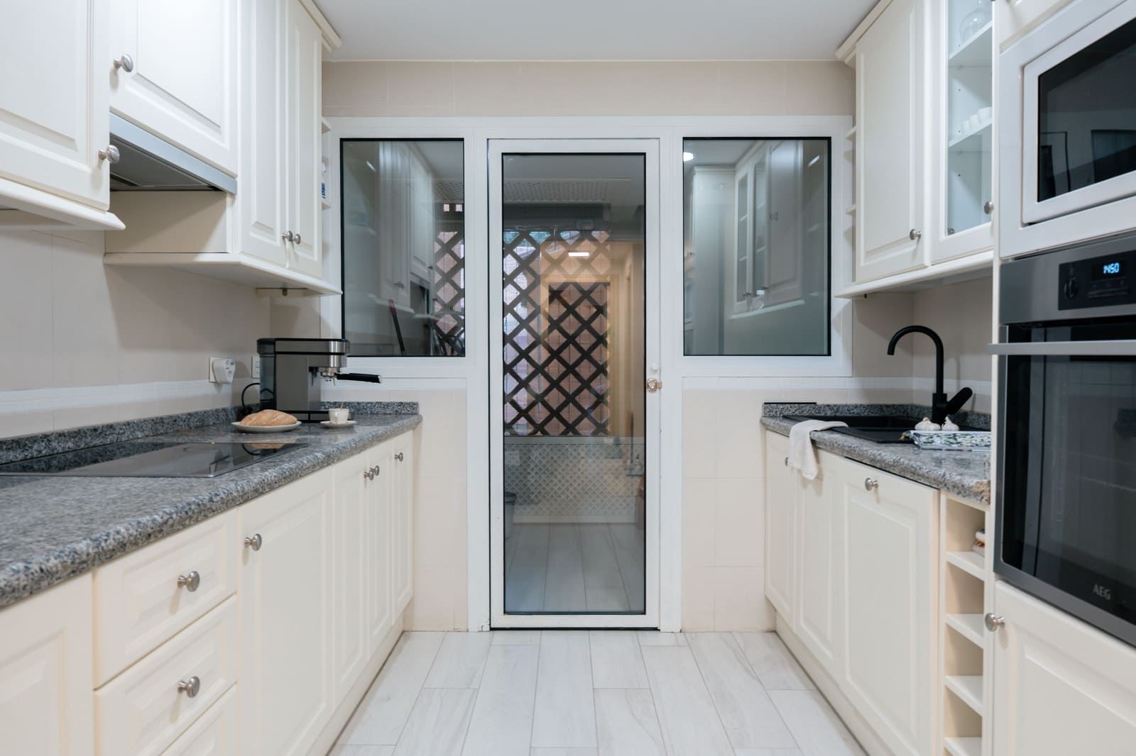 3 bedroom Apartment for sale in Estepona with pool - € 525,000 (Ref: 9454733)