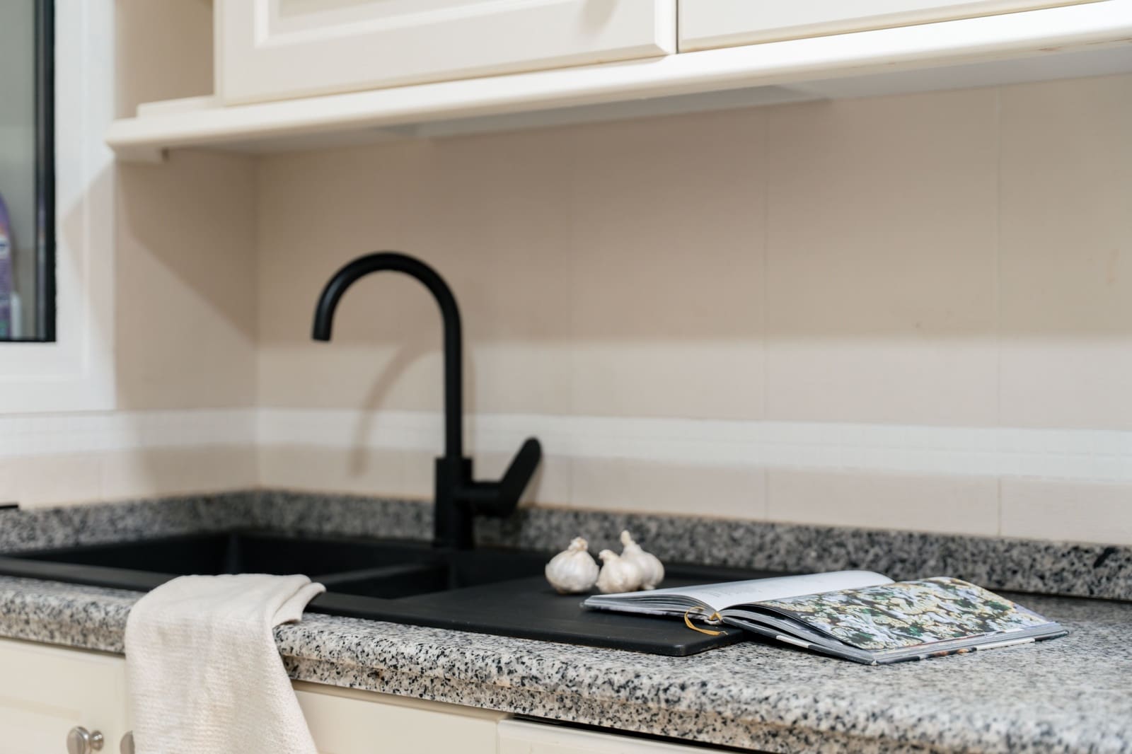 3 bedroom Apartment for sale in Estepona with pool - € 525,000 (Ref: 9454733)