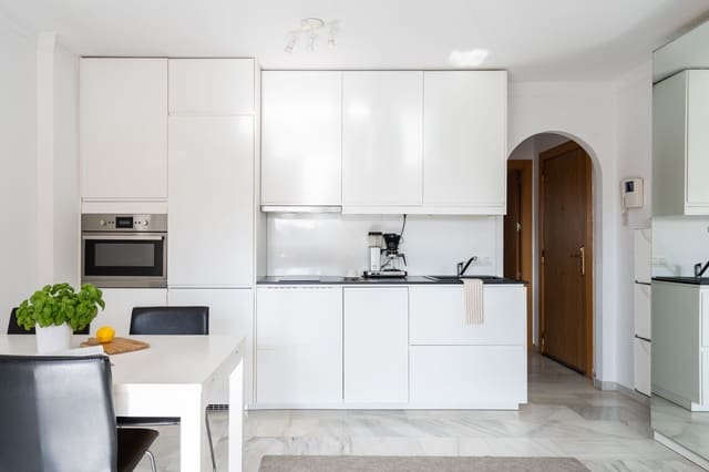 Huoneisto myytävänä paikassa Fuengirola mukana uima-altaan - 285 000 € (Ref: 9454736)