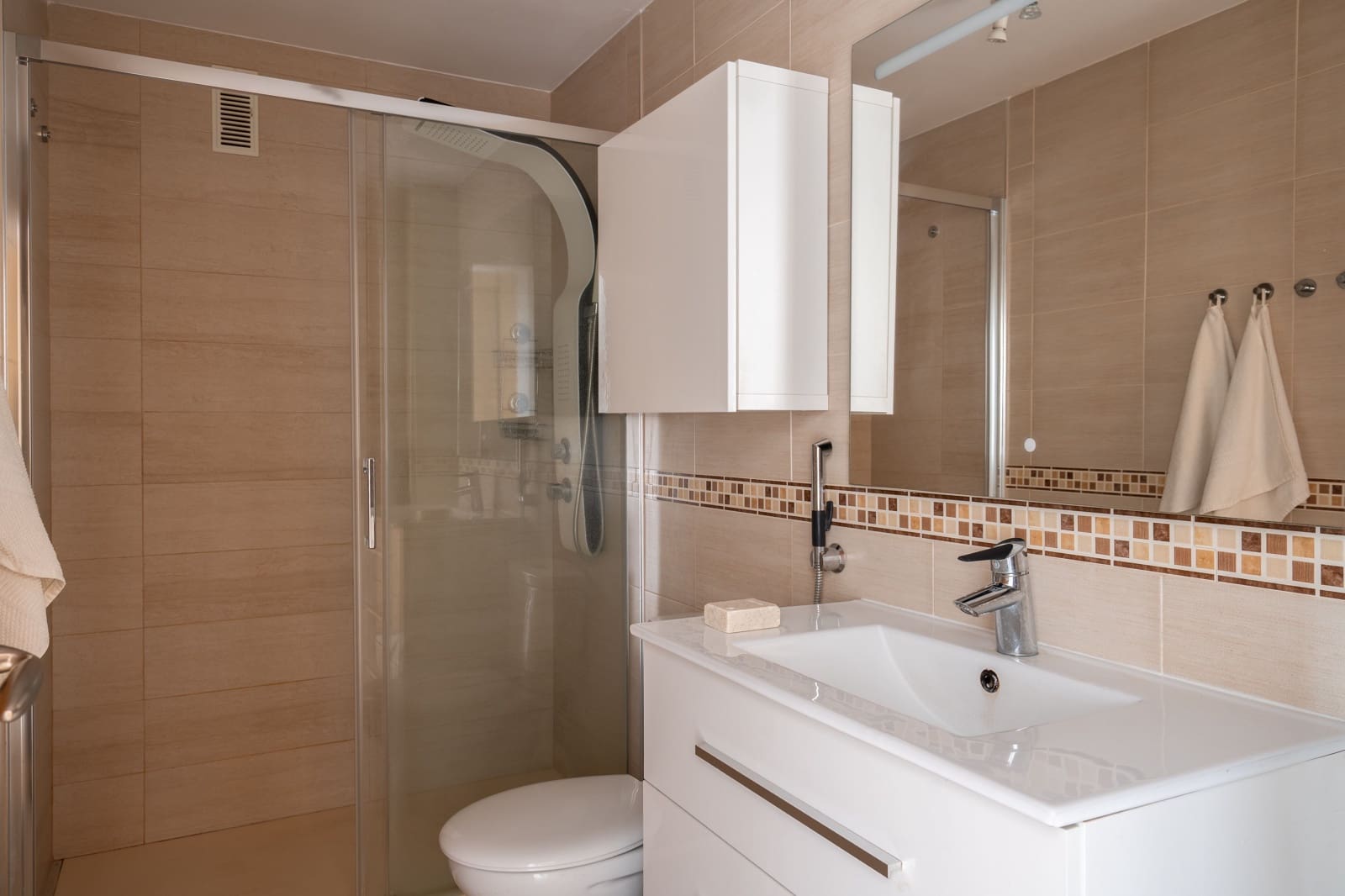 Huoneisto myytävänä paikassa Fuengirola mukana uima-altaan - 285 000 € (Ref: 9454736)