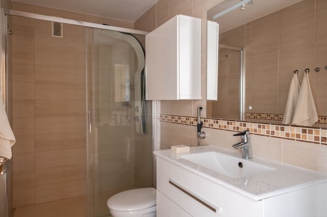 Huoneisto myytävänä paikassa Fuengirola mukana uima-altaan - 285 000 € (Ref: 9454736)