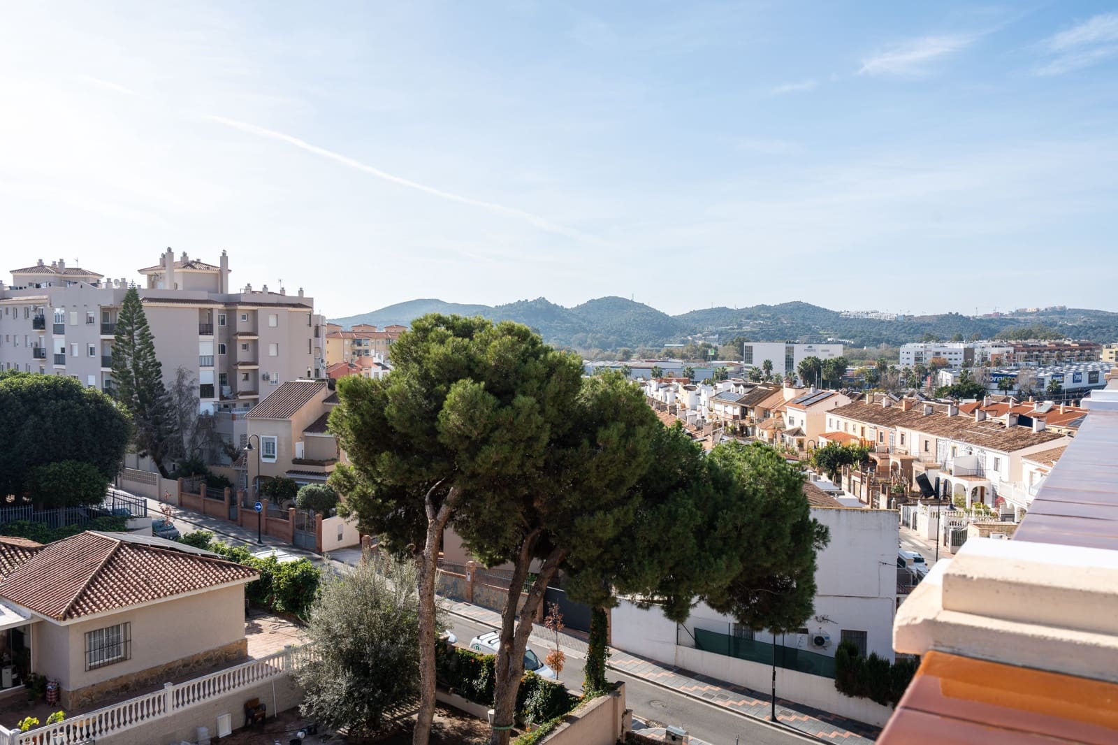 Huoneisto myytävänä paikassa Fuengirola mukana uima-altaan - 285 000 € (Ref: 9454736)