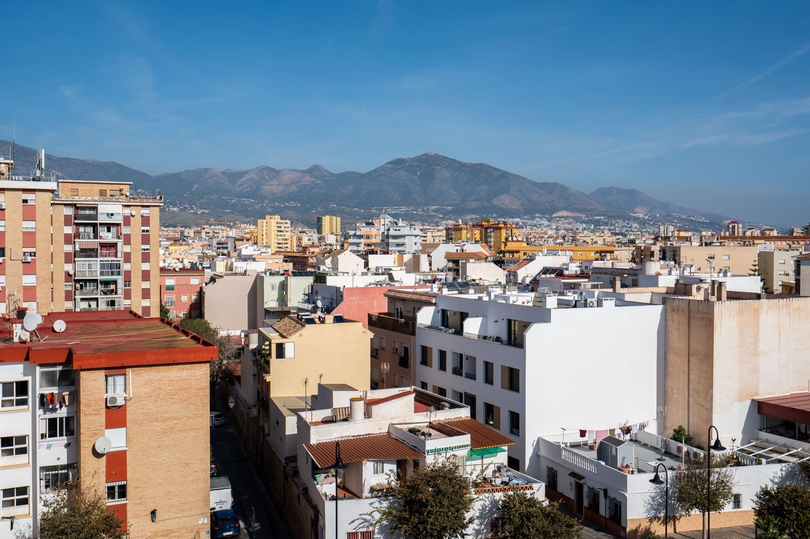 Huoneisto myytävänä paikassa Fuengirola mukana uima-altaan - 285 000 € (Ref: 9454736)