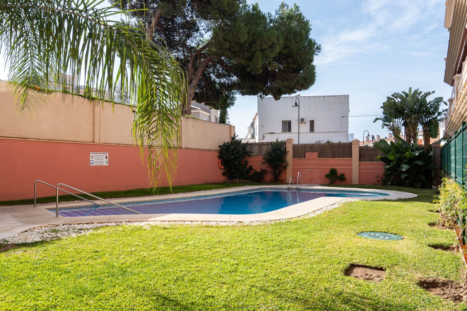 Huoneisto myytävänä paikassa Fuengirola mukana uima-altaan - 285 000 € (Ref: 9454736)