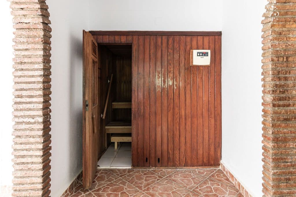 2 bedroom Apartment for sale in Torremolinos with pool - € 345,000 (Ref: 9465927)