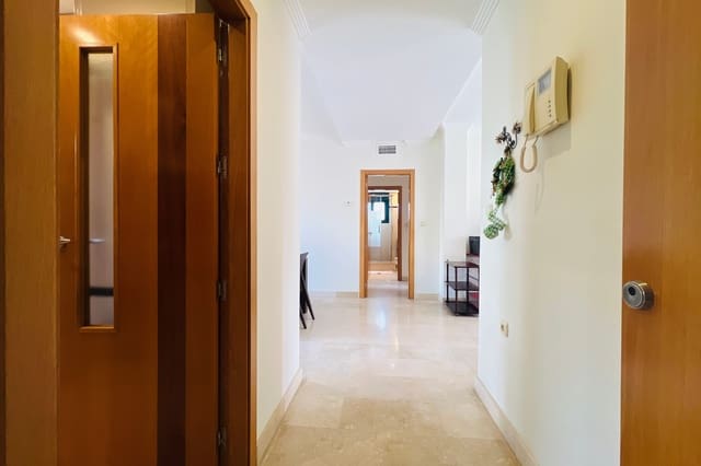 Apartamento de 2 habitaciones en Marbella en venta con piscina - 389.000 € (Ref: 9473535)