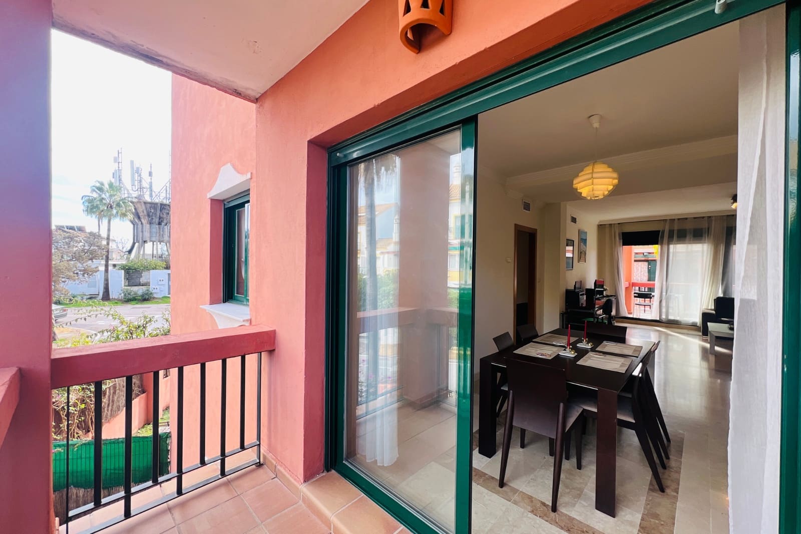 Apartamento de 2 habitaciones en Marbella en venta con piscina - 389.000 € (Ref: 9473535)