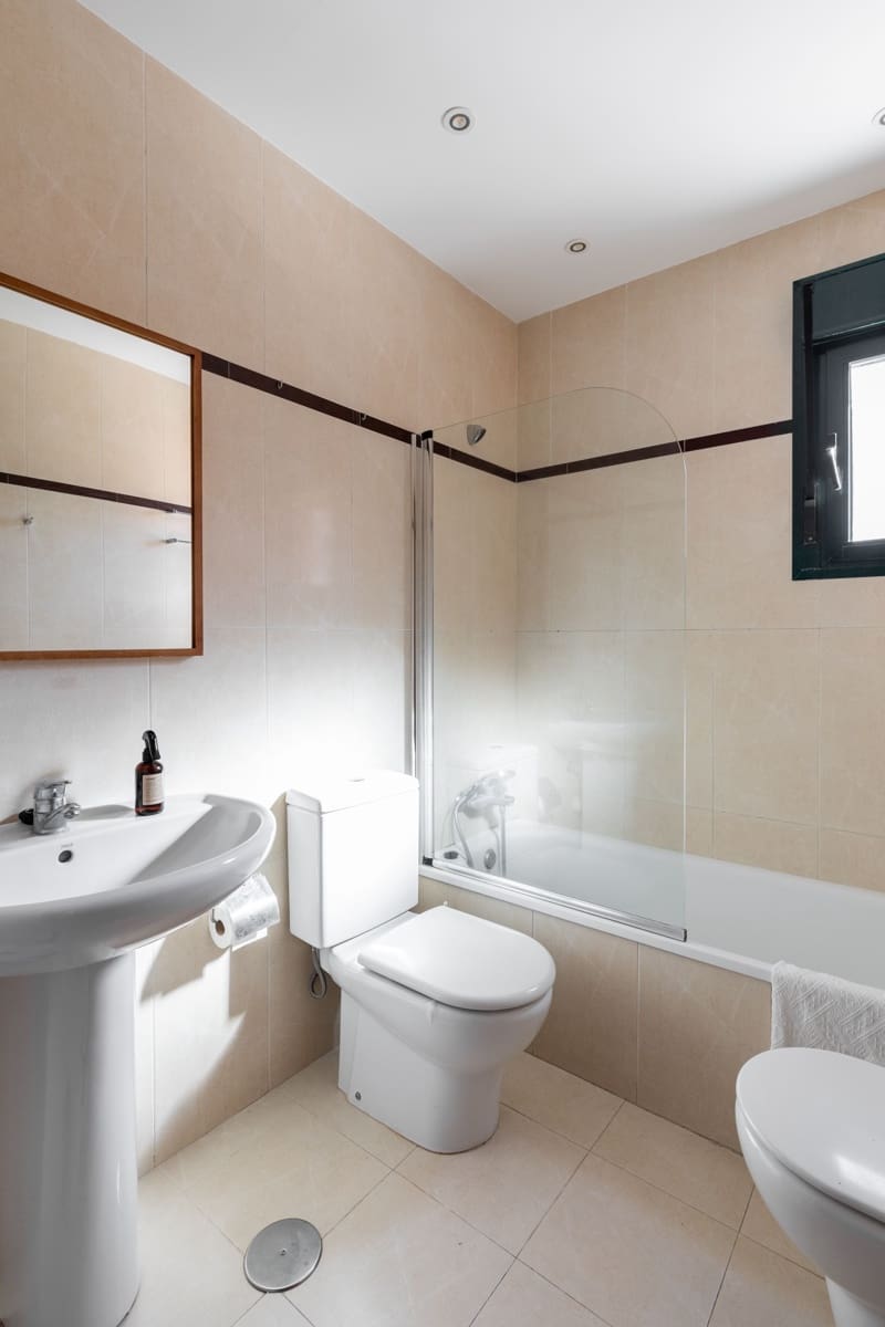 2 bedroom Apartment for sale in Marbella with pool - € 385,000 (Ref: 9473535)