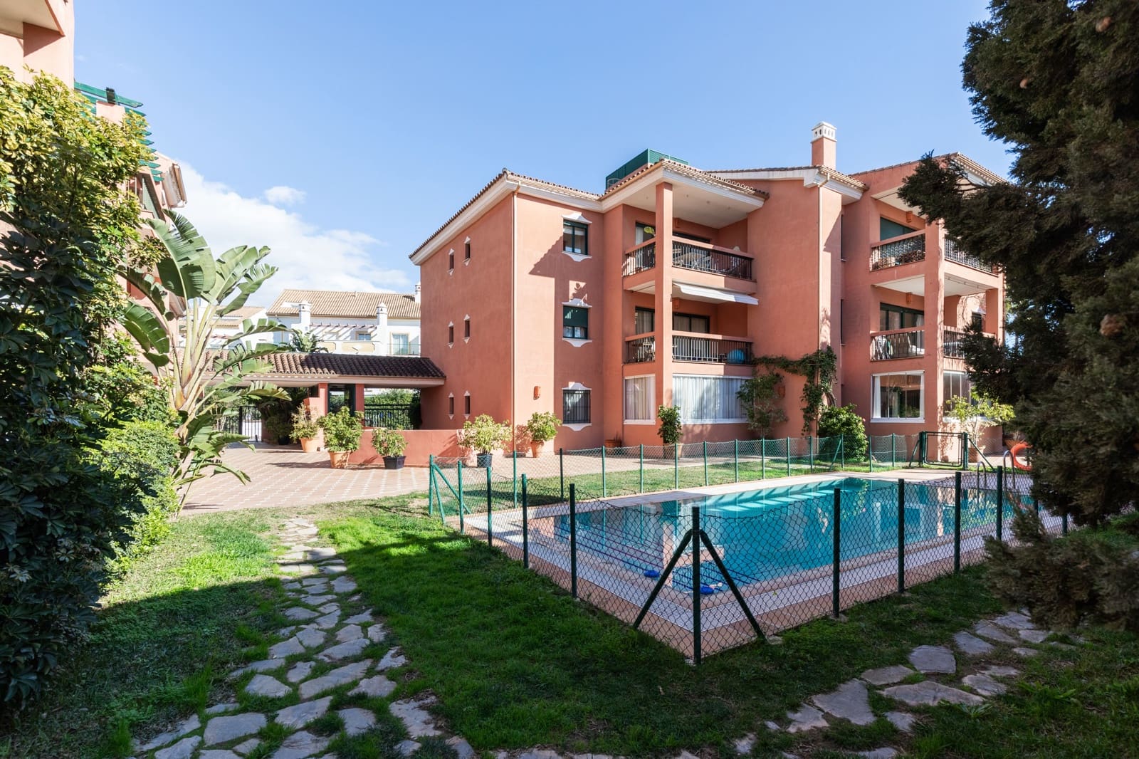 2 bedroom Apartment for sale in Marbella with pool - € 385,000 (Ref: 9473535)