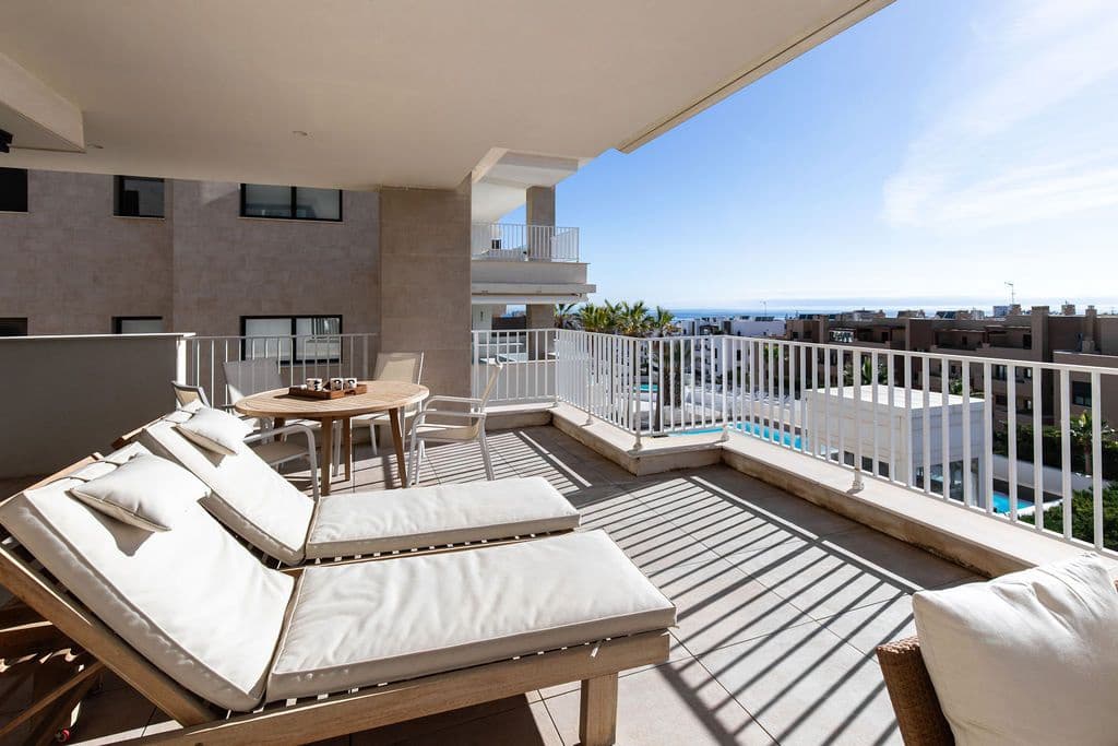 3 bedroom Apartment for sale in Mijas Costa with pool - € 749,000 (Ref: 9475654)