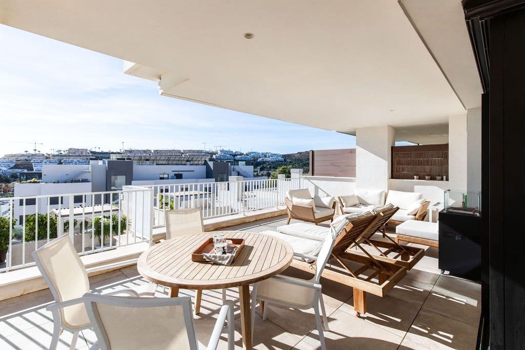 3 bedroom Apartment for sale in Mijas Costa with pool - € 749,000 (Ref: 9475654)