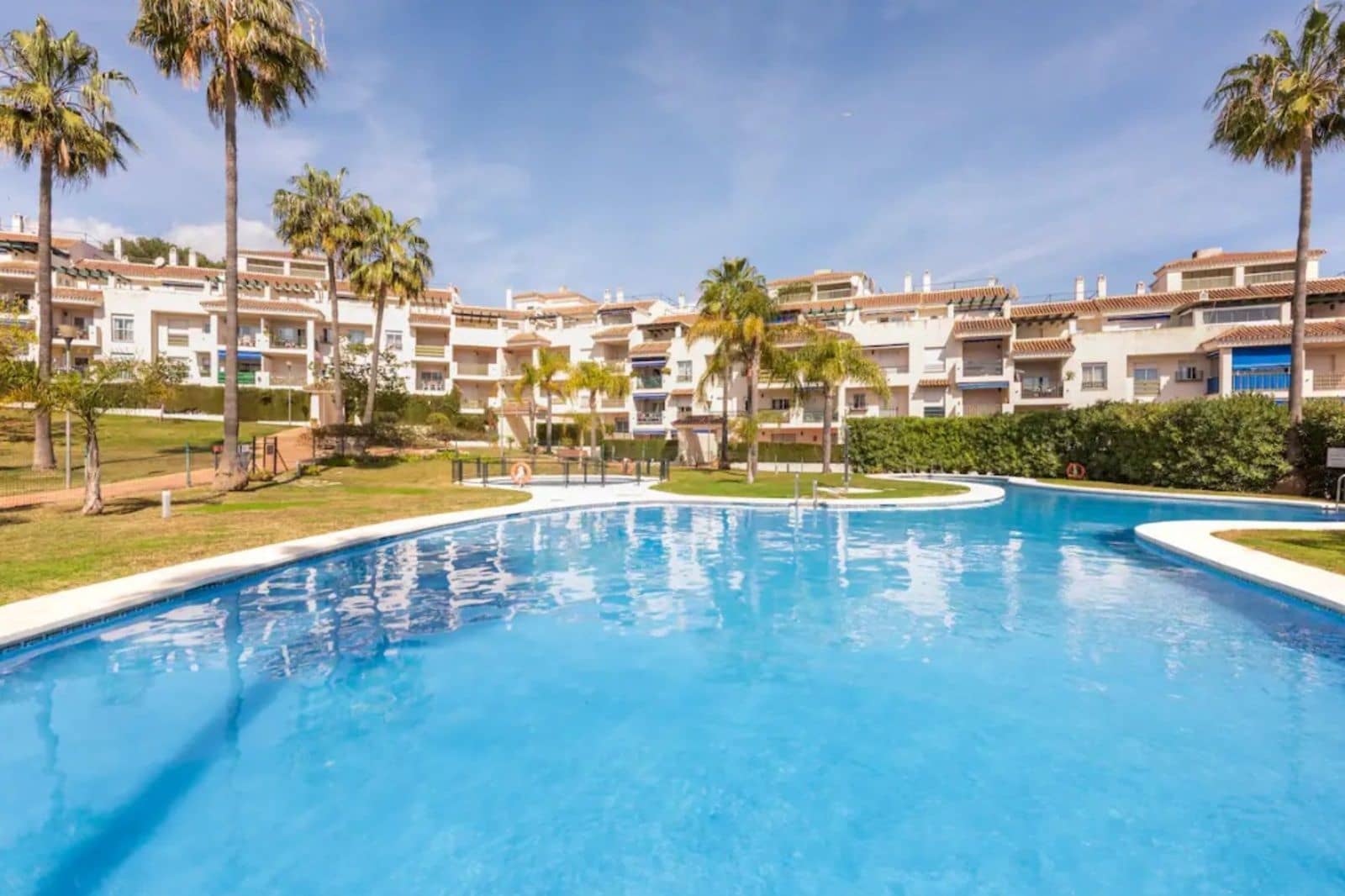 Apartamento de 2 habitaciones en Marbella en venta con piscina - 414.900 € (Ref: 9480923)