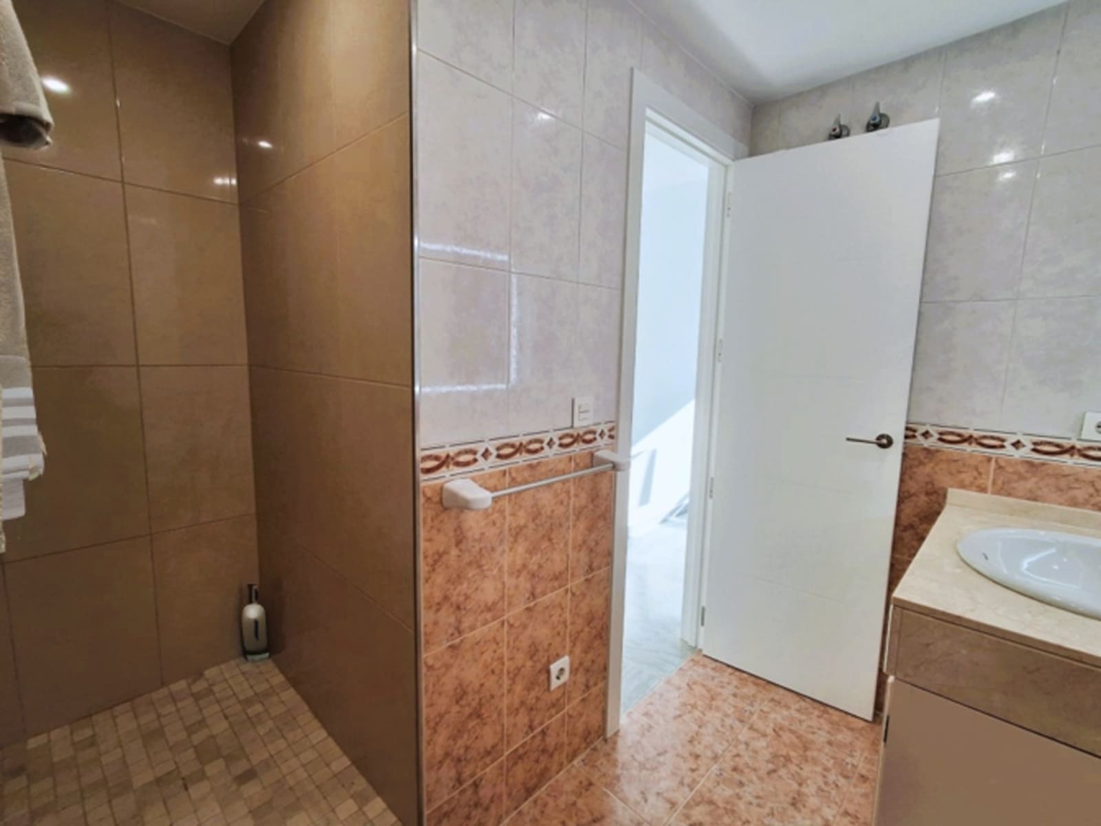 Apartamento de 2 habitaciones en Marbella en venta con piscina - 414.900 € (Ref: 9480923)