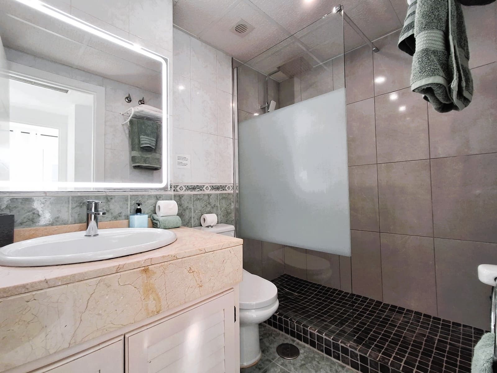 Apartamento de 2 habitaciones en Marbella en venta con piscina - 414.900 € (Ref: 9480923)