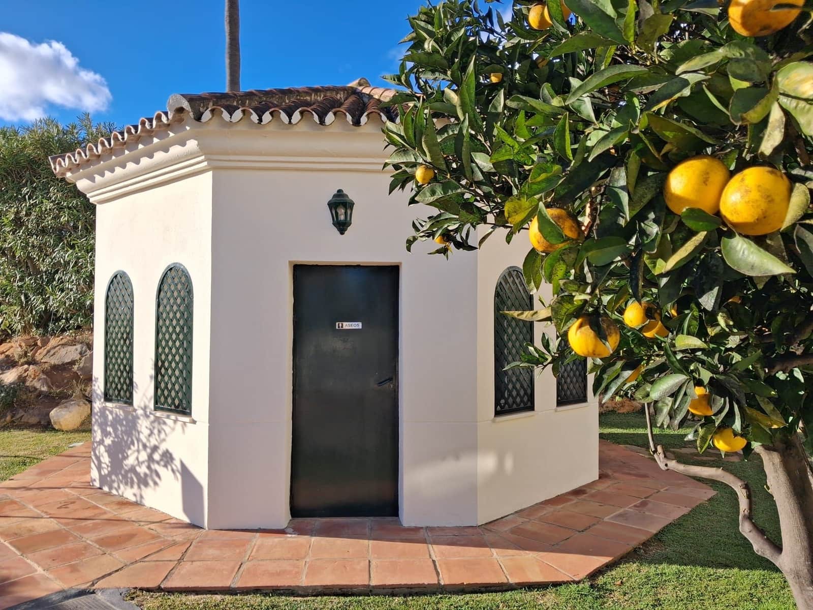 Apartamento de 2 habitaciones en Marbella en venta con piscina - 414.900 € (Ref: 9480923)