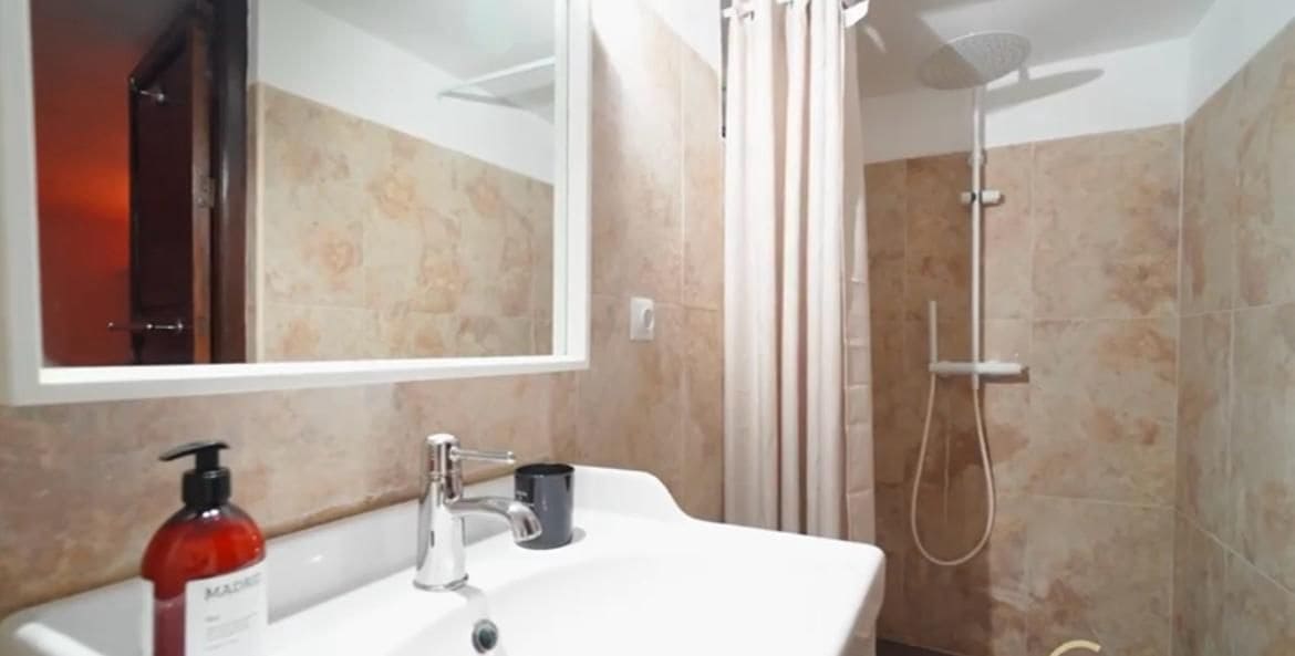 4 makuuhuone Huvila myytävänä paikassa Benahavis mukana uima-altaan - 880 000 € (Ref: 9481650)