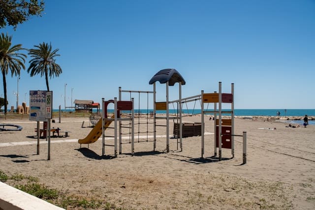 Komercyjne na sprzedaż w Echeverria del Palo, Miasto Málaga - 1 100 000 € (Ref: 9481651)