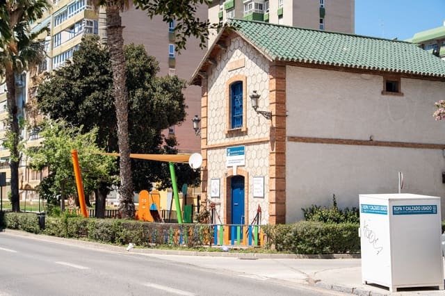 Komercyjne na sprzedaż w Echeverria del Palo, Miasto Málaga - 1 100 000 € (Ref: 9481651)