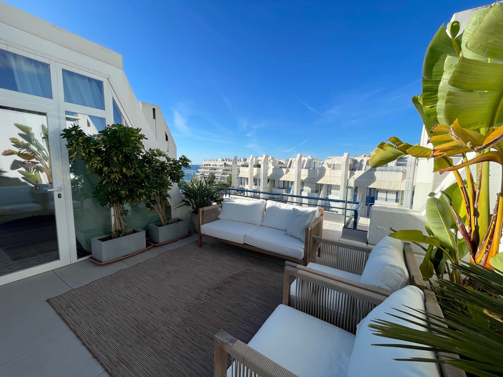 3 sypialnia Apartament na sprzedaż w Marbella z basenem - 935 000 € (Ref: 9487198)