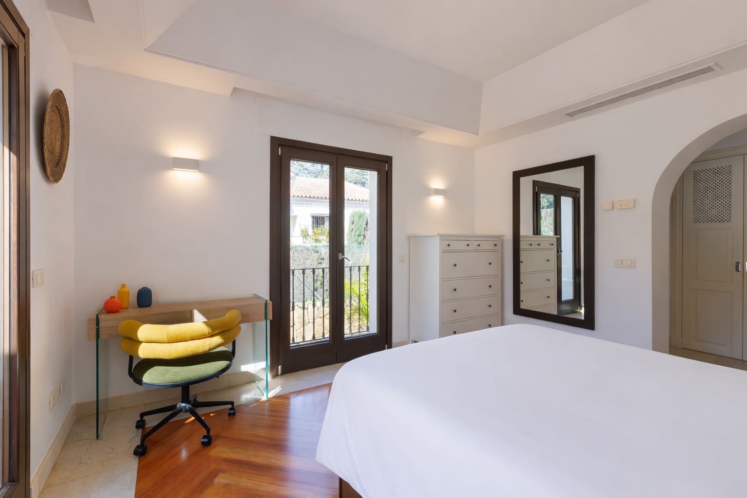 6 bedroom Townhouse for rent in San Pedro de Alcantara with pool - € 12,500 (Ref: 9500078)