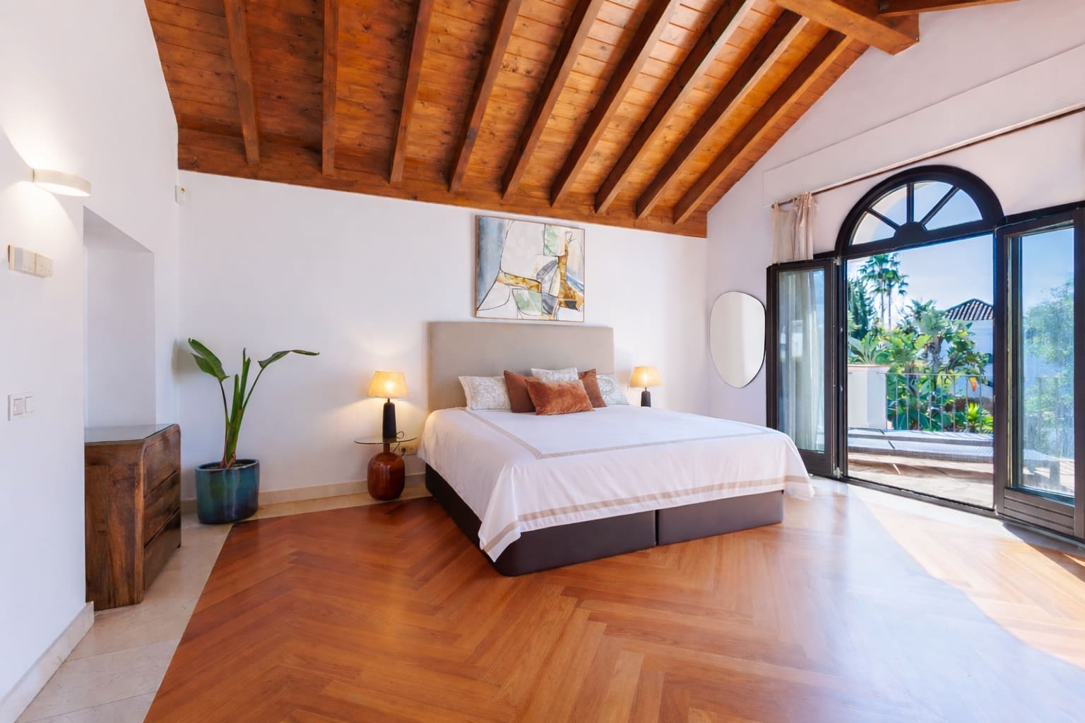 6 bedroom Townhouse for rent in San Pedro de Alcantara with pool - € 12,500 (Ref: 9500078)