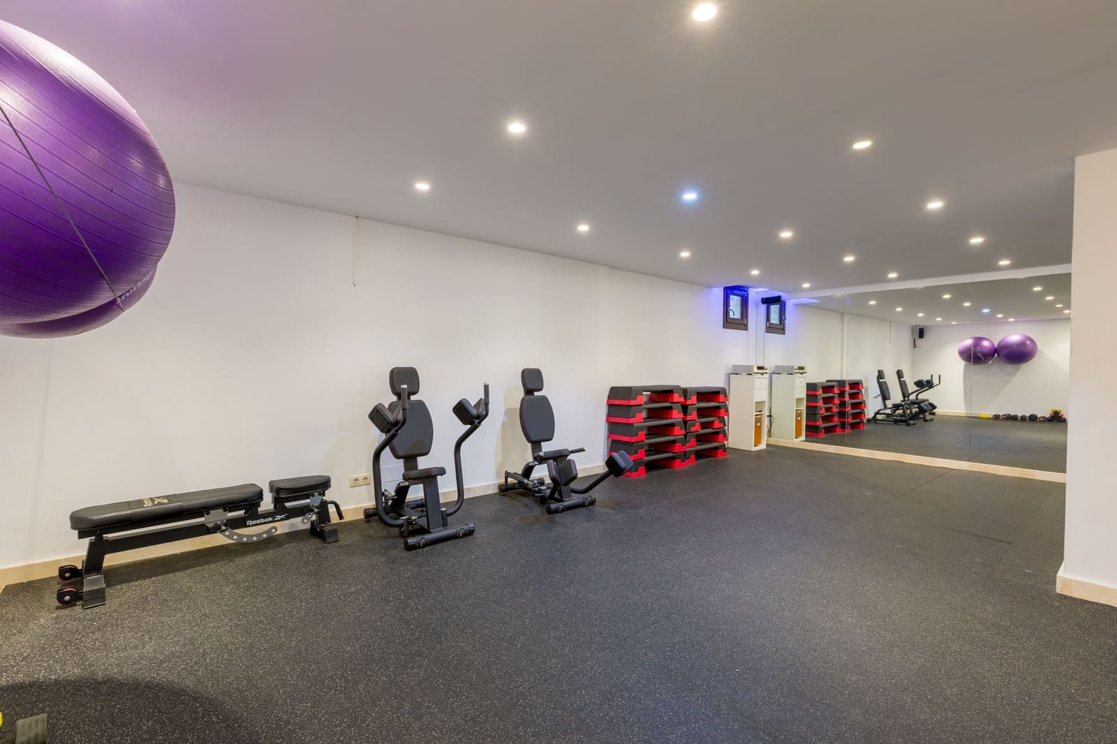 6 bedroom Townhouse for rent in San Pedro de Alcantara with pool - € 12,500 (Ref: 9500078)