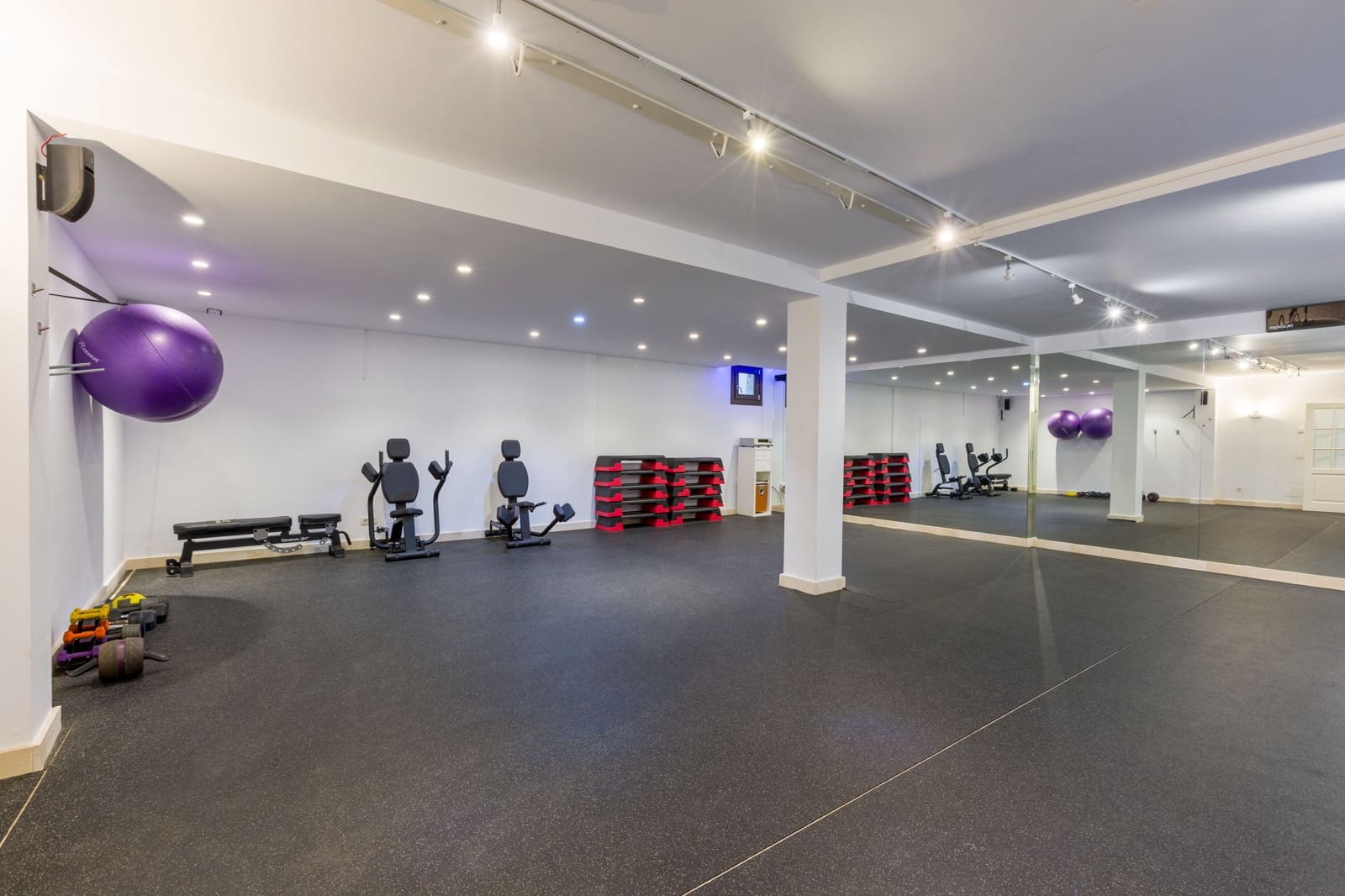 6 bedroom Townhouse for rent in San Pedro de Alcantara with pool - € 12,500 (Ref: 9500078)