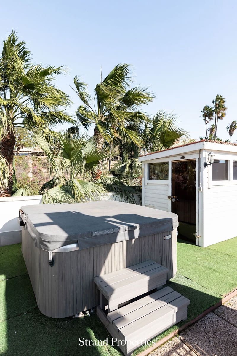 Ático de 3 habitaciones en Benalmádena en venta con piscina - 835.000 € (Ref: 9500755)