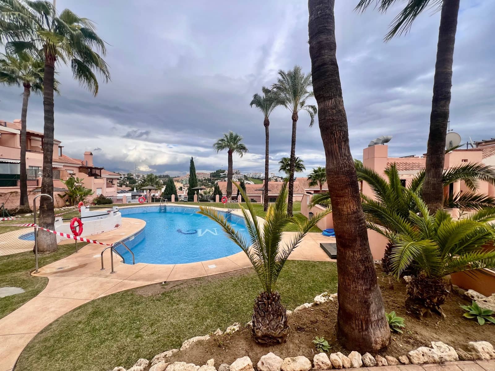 2 bedroom Apartment for sale in Mijas Costa with pool - € 295,000 (Ref: 9503419)