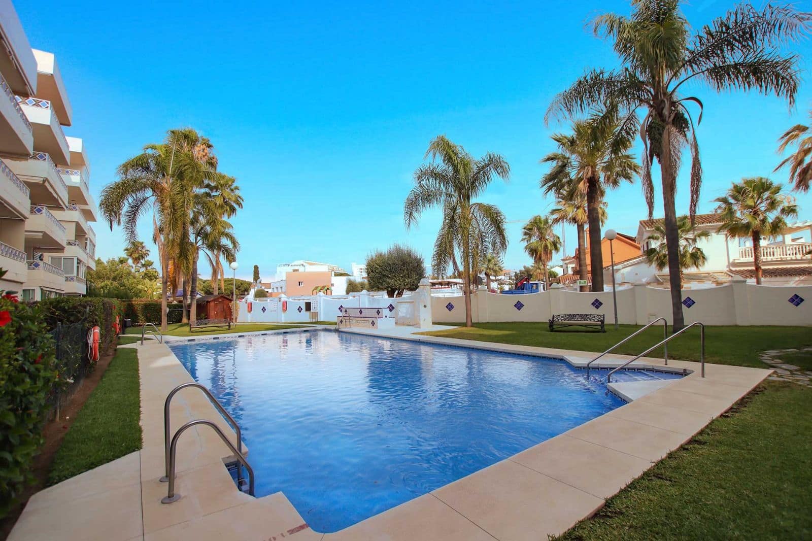 Apartamento de 2 habitaciones en Marbella en venta con piscina - 420.000 € (Ref: 9503827)