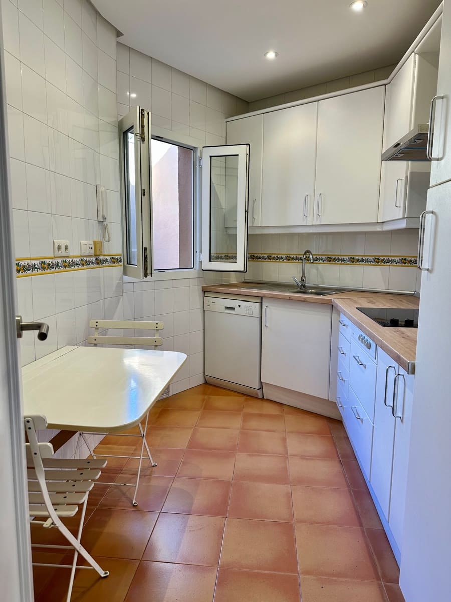 3 soverom Leilighet til leie i Malaga by - € 1 950 (Ref: 9506440)