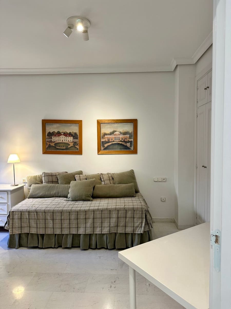 3 soverom Leilighet til leie i Malaga by - € 1 950 (Ref: 9506440)