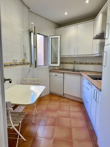 3 soverom Leilighet til leie i Centro Historico, Málaga by - € 1 950 (Ref: 9506440)