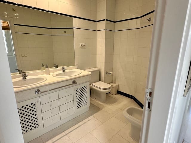 3 soverom Leilighet til leie i Centro Historico, Málaga by - € 1 950 (Ref: 9506440)