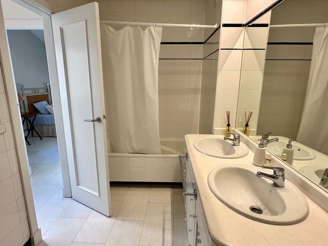 3 soverom Leilighet til leie i Centro Historico, Málaga by - € 1 950 (Ref: 9506440)