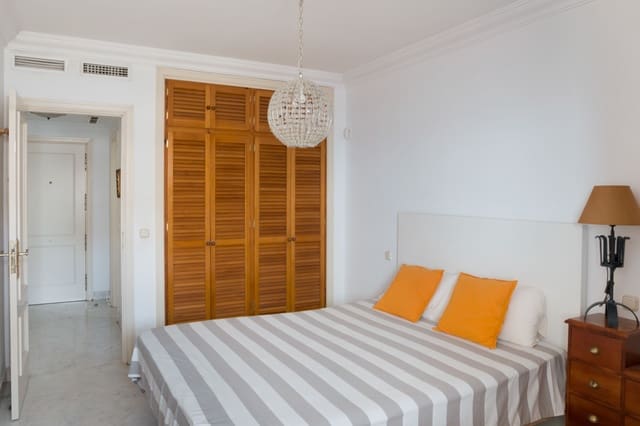 1 bedroom Apartment for sale in Puerto Banus, Marbella with pool - € 465,000 (Ref: 9521117)