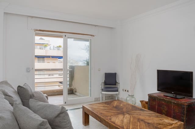 1 bedroom Apartment for sale in Puerto Banus, Marbella with pool - € 465,000 (Ref: 9521117)