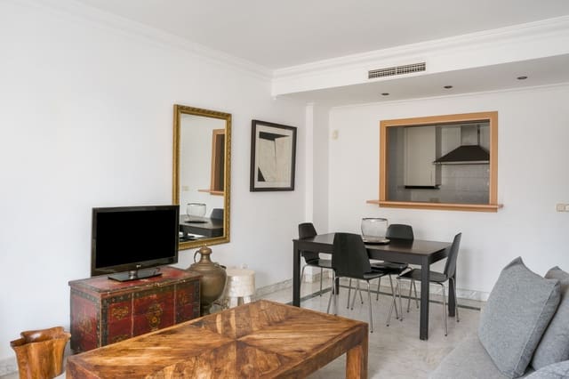 1 bedroom Apartment for sale in Puerto Banus, Marbella with pool - € 465,000 (Ref: 9521117)