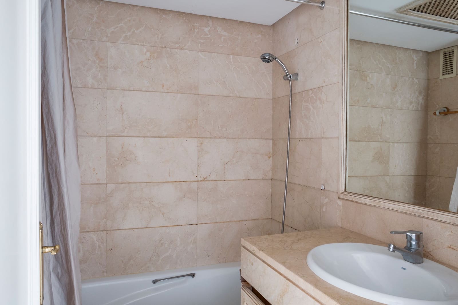 1 bedroom Apartment for sale in Marbella with pool - € 465,000 (Ref: 9521117)