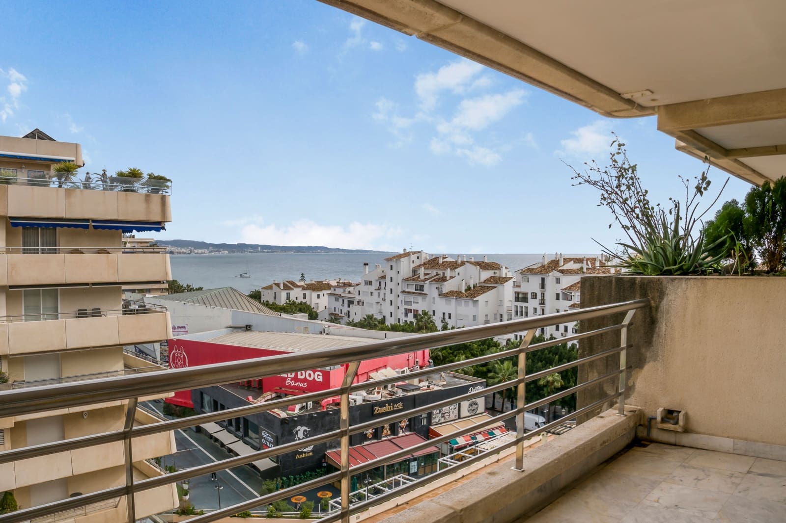 1 bedroom Apartment for sale in Marbella with pool - € 465,000 (Ref: 9521117)