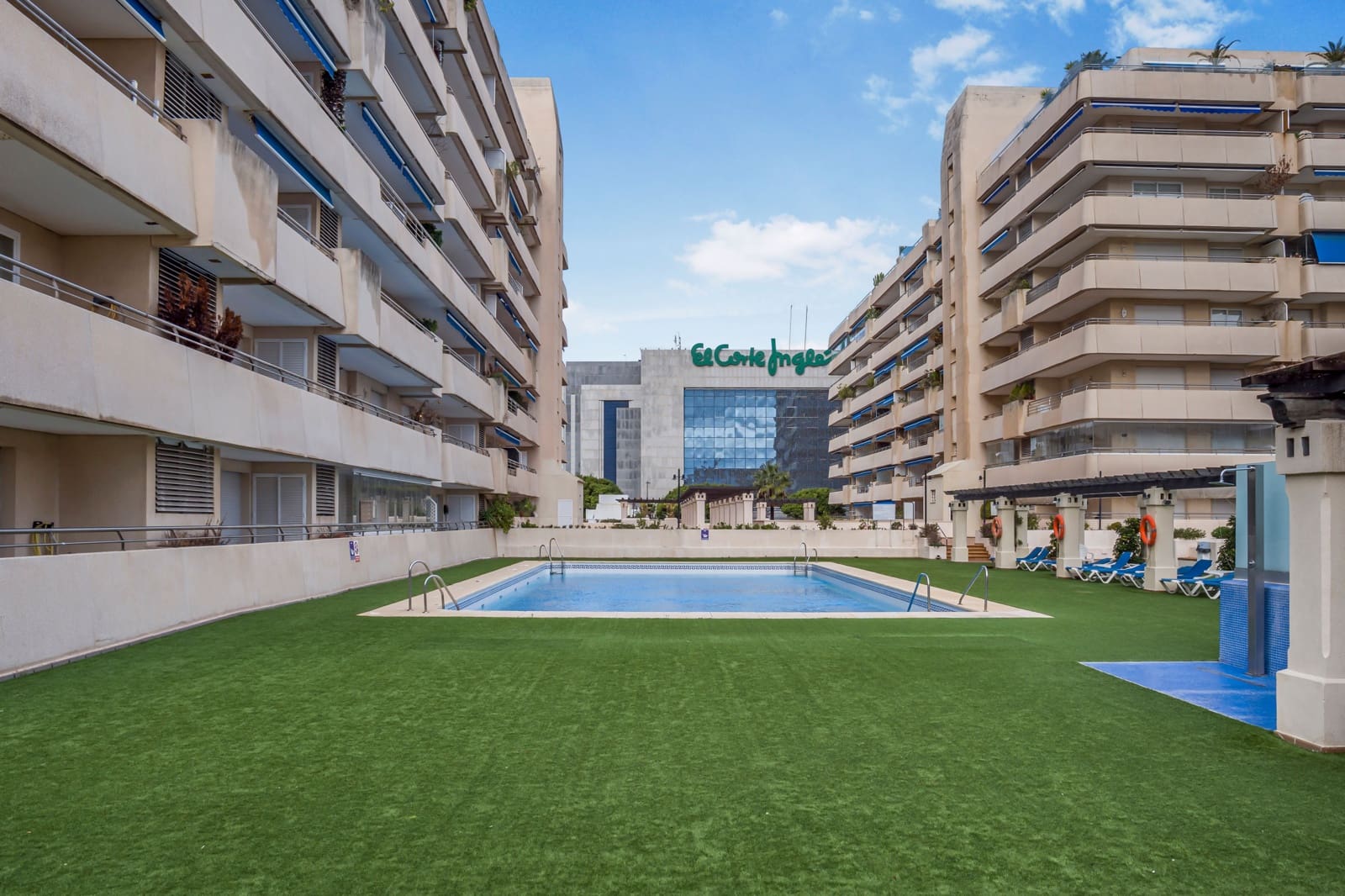 1 bedroom Apartment for sale in Marbella with pool - € 465,000 (Ref: 9521117)