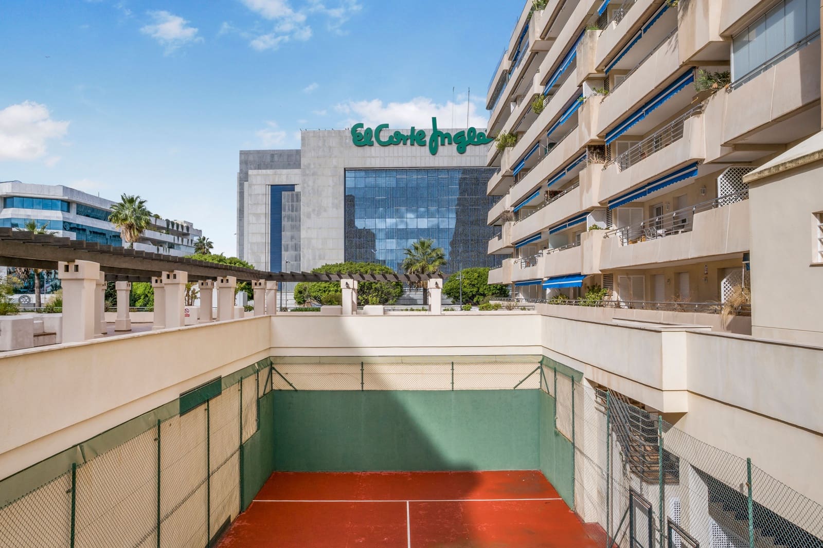 1 bedroom Apartment for sale in Marbella with pool - € 465,000 (Ref: 9521117)