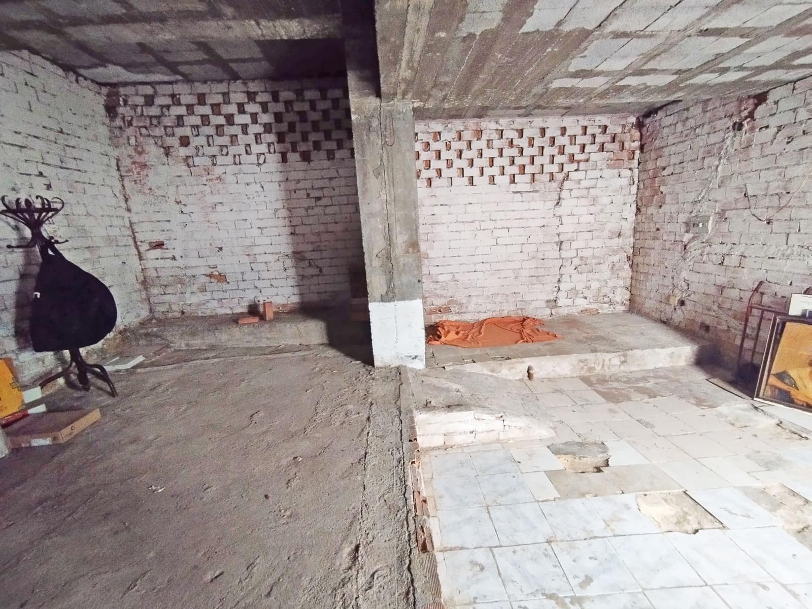 Erhverv til leje i Marbella - € 950 (Ref: 9524592)